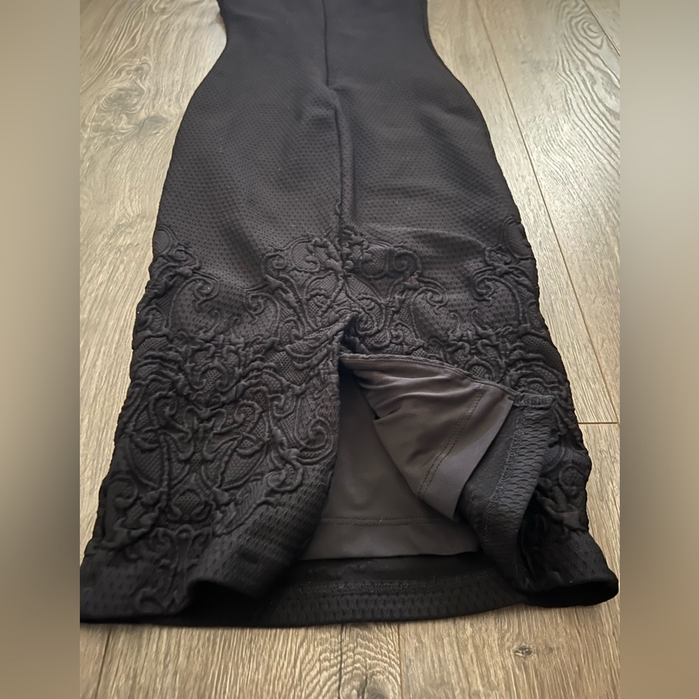 Bebe Embroidered Sleeveless Low V Cocktail Dress in XS - Picture 6 of 7